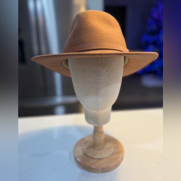 Classic Wool Felt Fedora Hat— 100% Wool • Made in USA • Trendy/ Stylish look - Picture 7 of 13